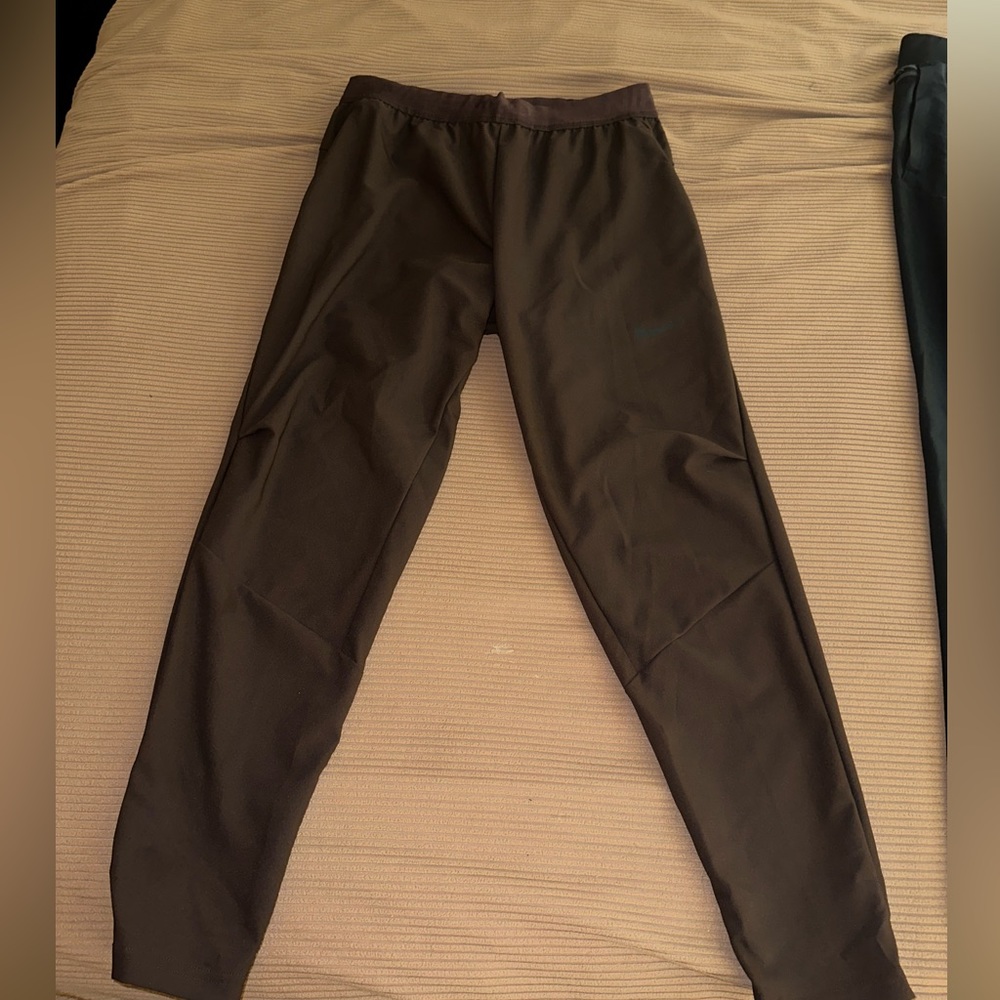 Men’s small Nike pro joggers